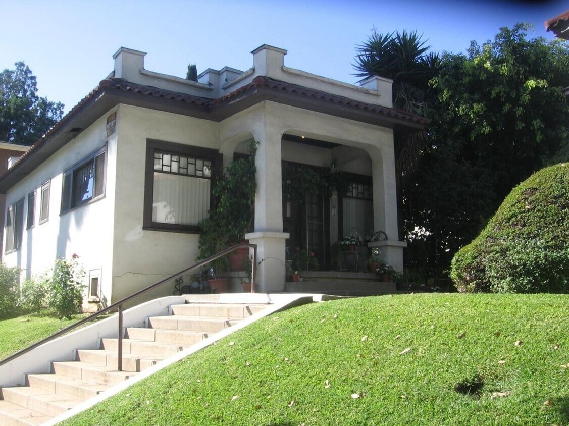Foto del edificio - 1236 Huntington Dr