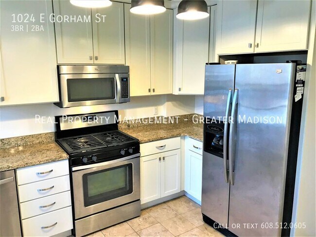 Building Photo - Historic beauty with modern amenities wher...