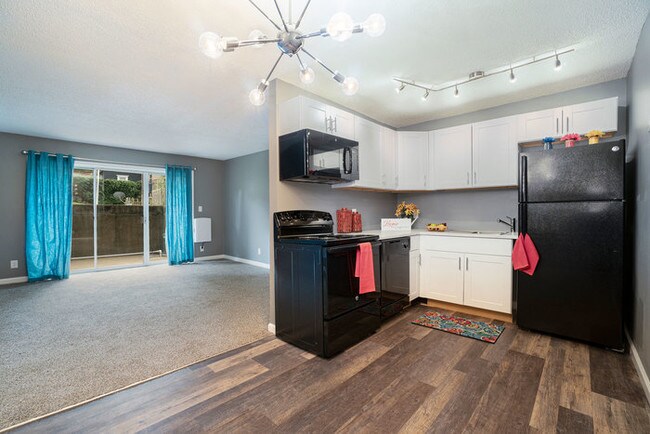 Building Photo - Mid Century 1 Bedroom 1 Bath Gems