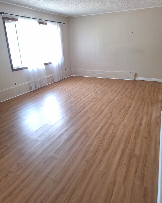 Foto del edificio - 3918 E 8th Ave