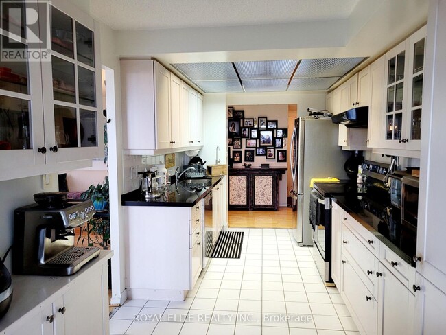 Building Photo - 28 Hollywood Ave