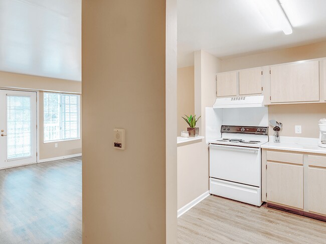 Breakfast Bar - Eagle Grove Apartments