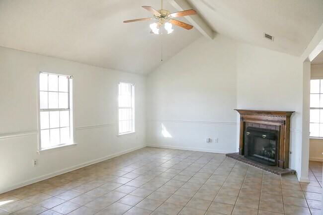 Foto del edificio - 348 Wolf Run Rd