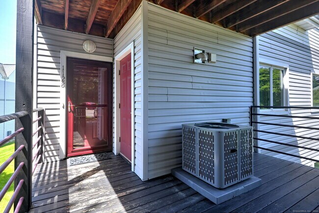 Building Photo - 1128 Windward Rd