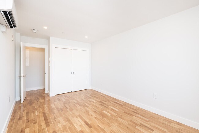 Interior Photo - 1410 Columbia