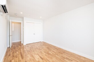 Interior Photo - 1410 Columbia