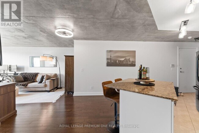 Photo du bâtiment - 340-340 Watson St W