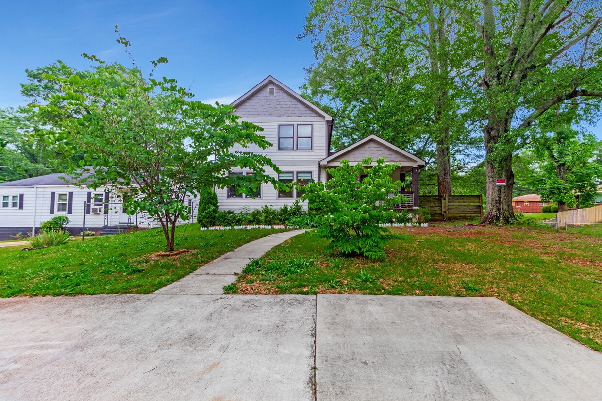 Foto principal - 2745 McAfee Rd
