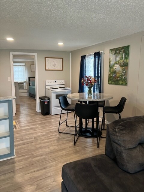 Foto del edificio - 300 W 16th St