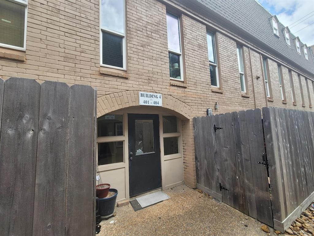Primary Photo - 215 Postoffice St