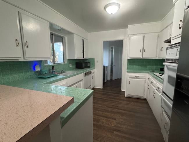 Building Photo - 40781 Acacia E Ave