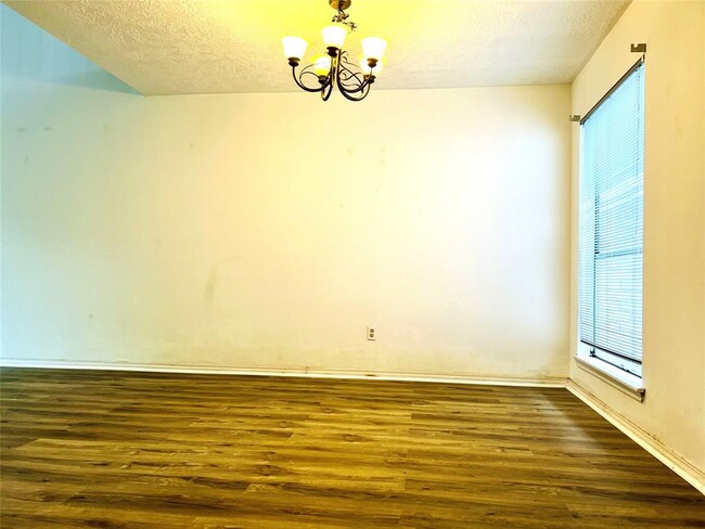 Building Photo - 11703 Glenwolde Dr