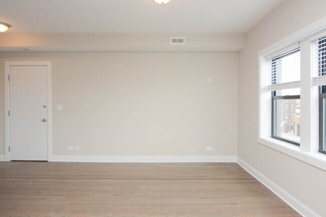 Foto del edificio - 3407 W Fullerton Ave