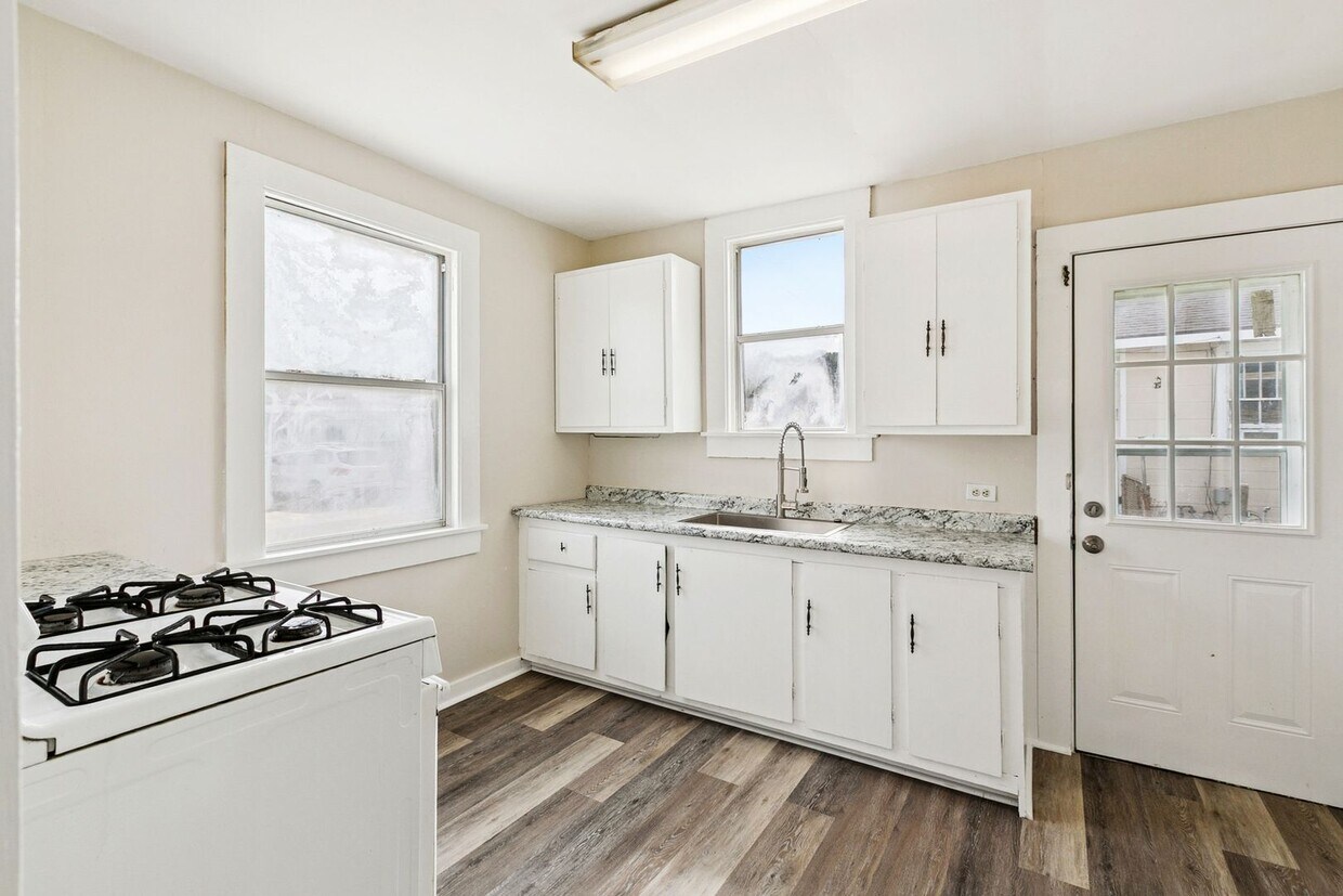 Foto principal - 4200-4202 5th St