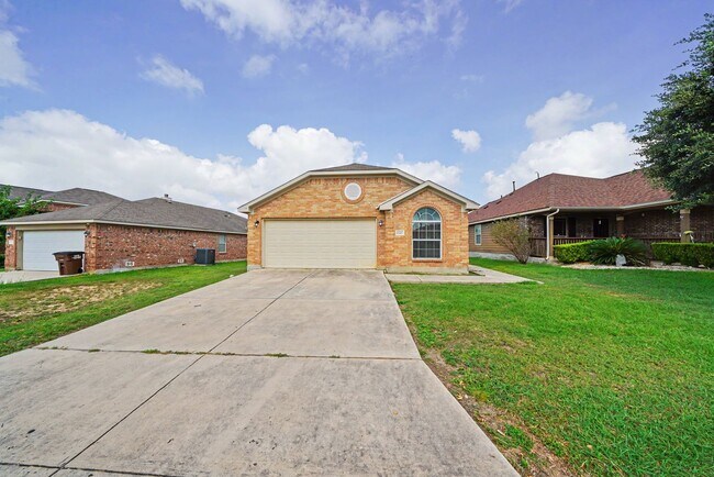 Building Photo - Spacious Single-Story Home with Solar Panels - Realtor Commission: $500