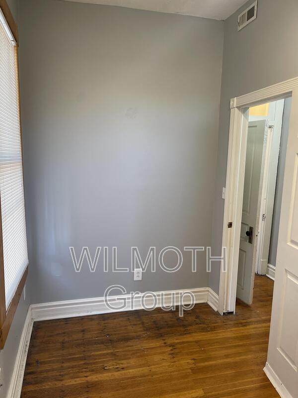 Foto del edificio - 410 E 16th St