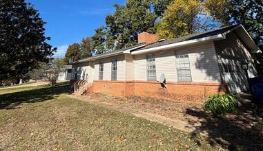 Building Photo - 909 E 1st St