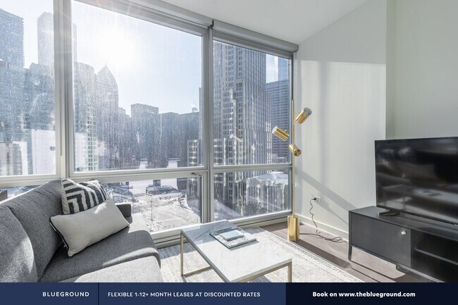 Building Photo - 465 N Park Dr