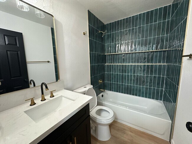 Foto del edificio - 1032 E Hassett Ave