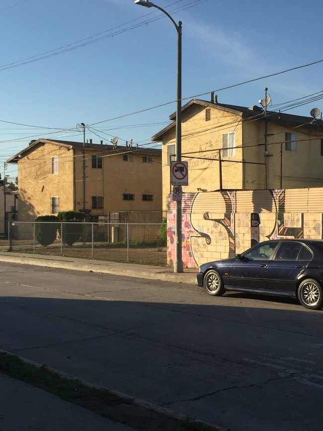 FULL PHOTO - K.T.'s Apartments