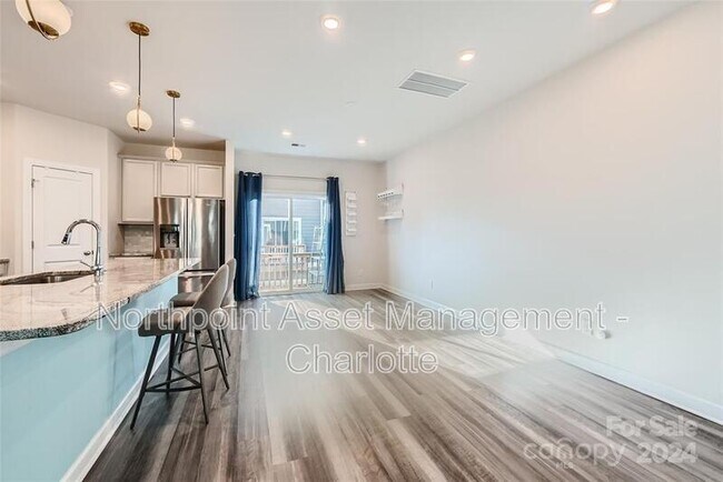 Foto del edificio - 3926 Memorial Pkwy