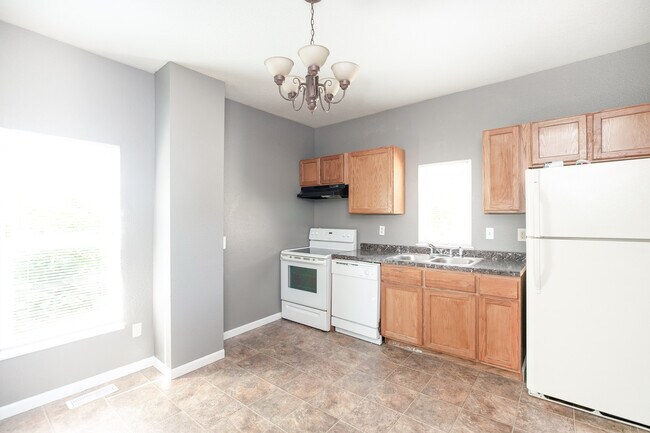 Building Photo - 1157 N Mathewson Ave