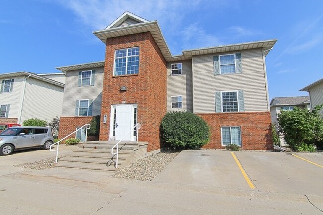 Front Entry - 90 Cherry Ct