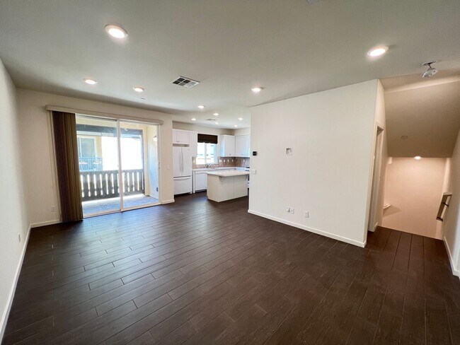 Foto del edificio - Stylish 2 Bedroom 2.5 Bath Townhouse in Sa...
