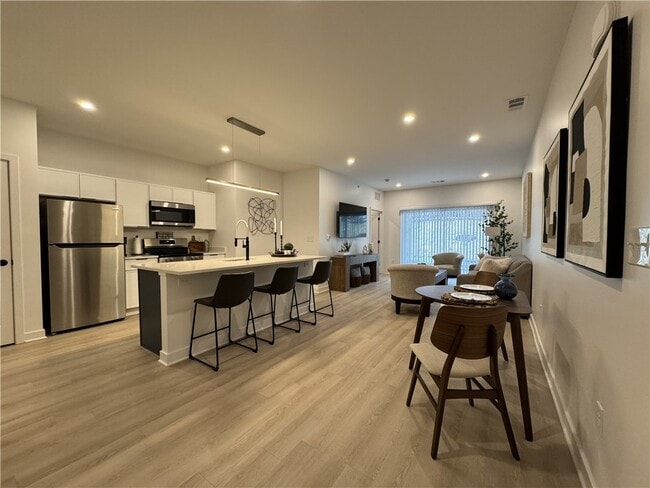 Building Photo - 410 Erie Rdg Dr