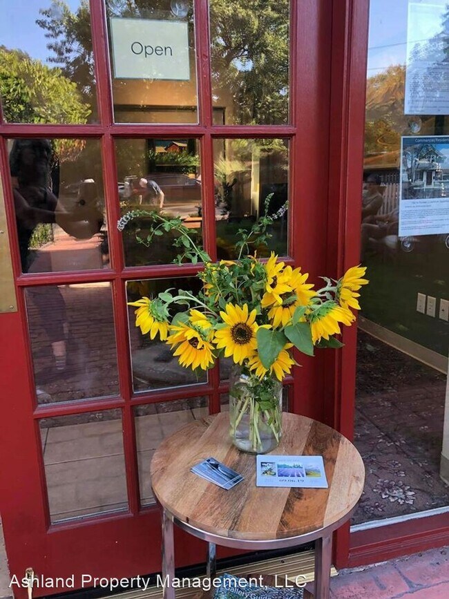 Foto del edificio - 1 br, 1 bath House - 40 Church St