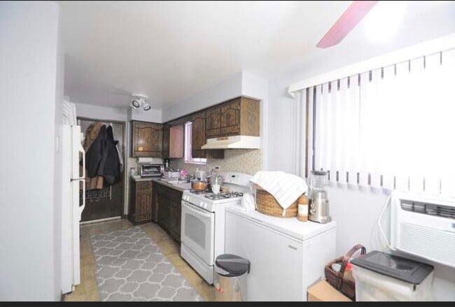 Building Photo - 6225 W 64th Pl