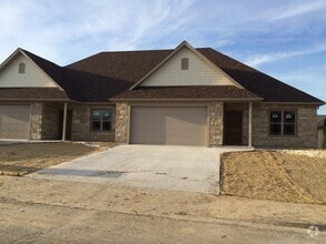 Building Photo - 313-313 Pebblestone Ln