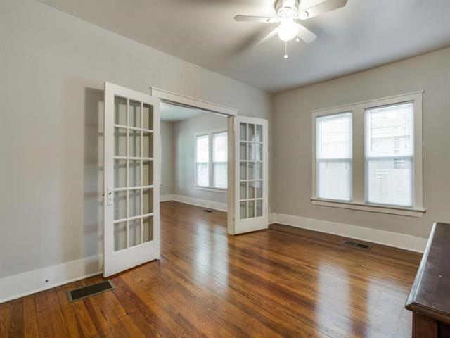 Building Photo - 2654 Gladstone Dr