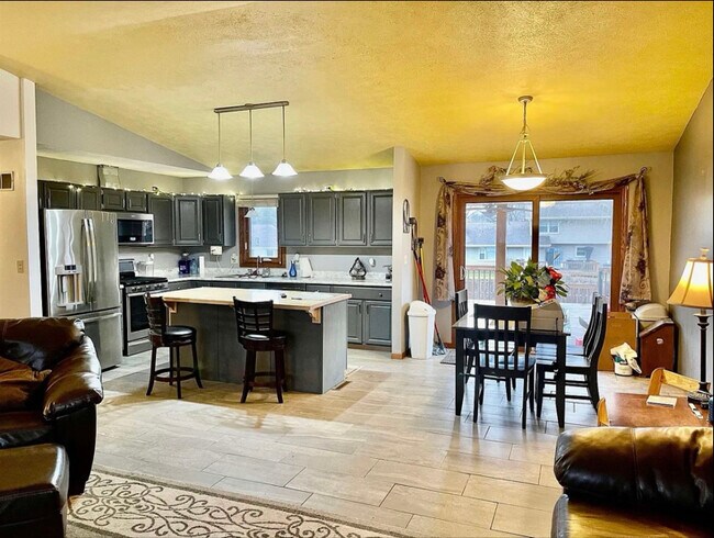 Foto del edificio - 5910 Thatcher Dr