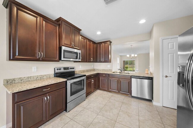 Foto del edificio - Newer-construction 3-bedroom, 2-bath home in Fort Myers