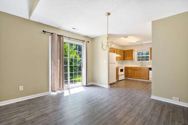Building Photo - Charming 3-Bedroom Ranch in the Heart of D...