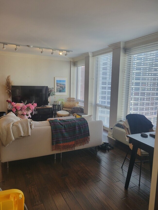 Foto del edificio - 111 E Chestnut St