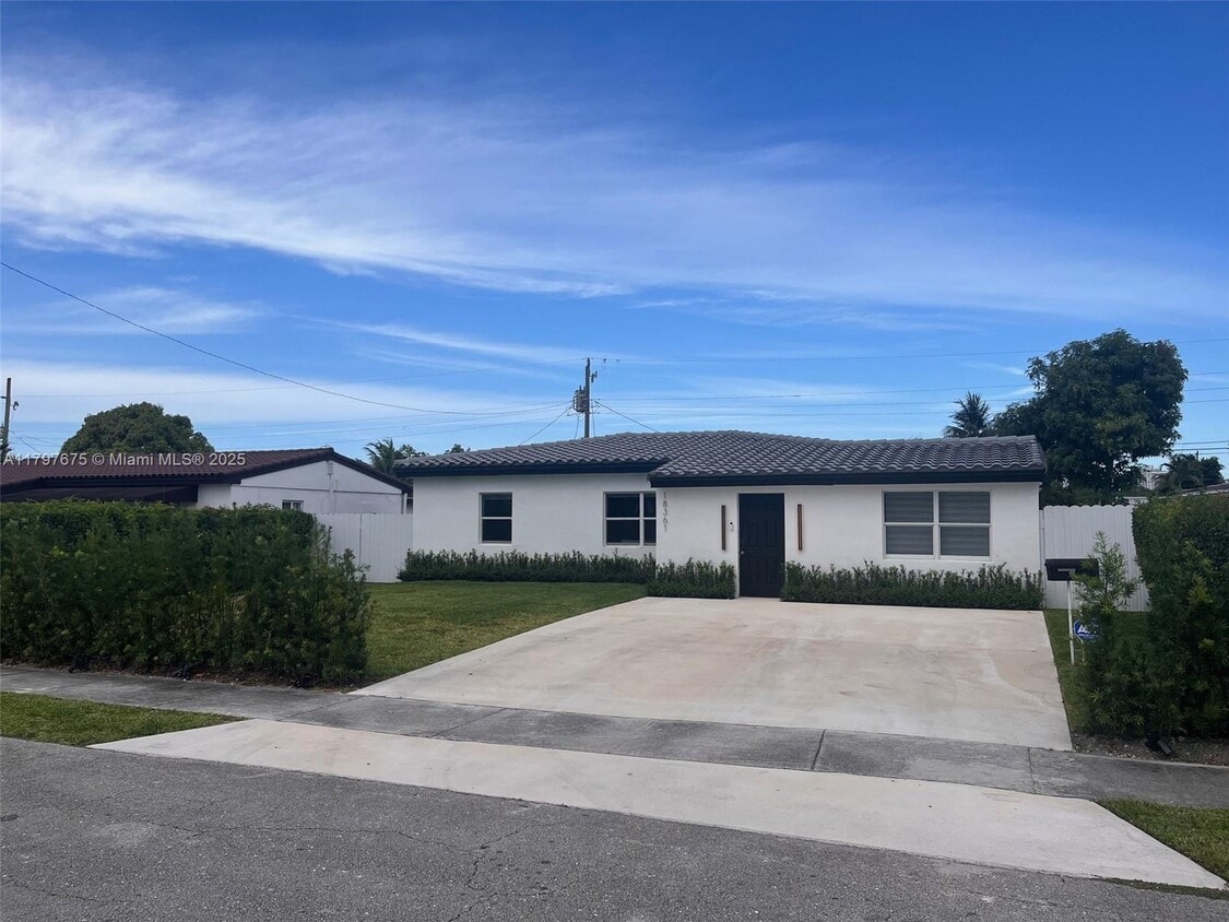 Primary Photo - 18361 NE 20th Pl