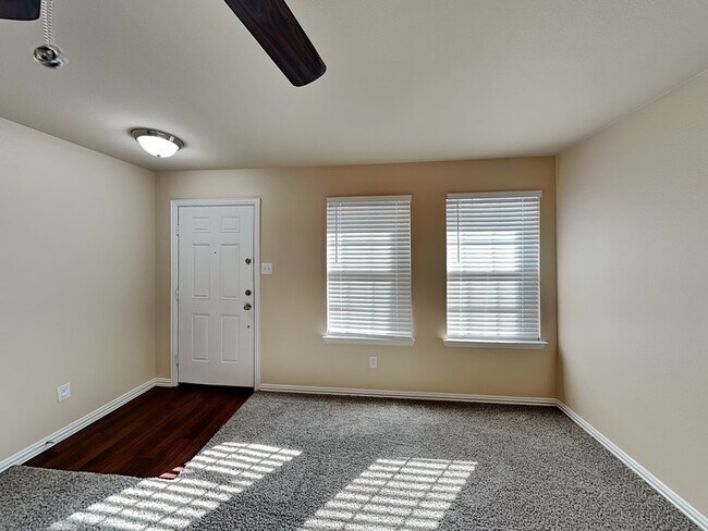 Building Photo - 705 River Garden Dr