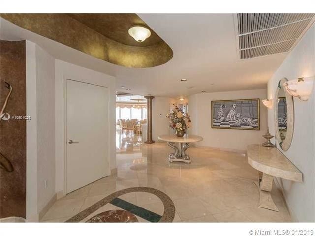 Building Photo - 16445 Collins Ave