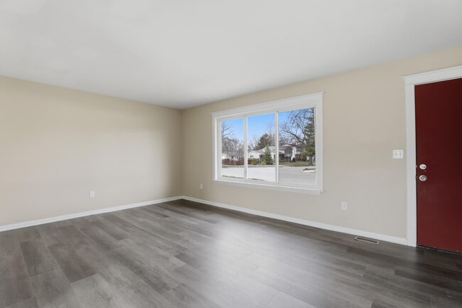 Building Photo - 41427 Larimore Ln