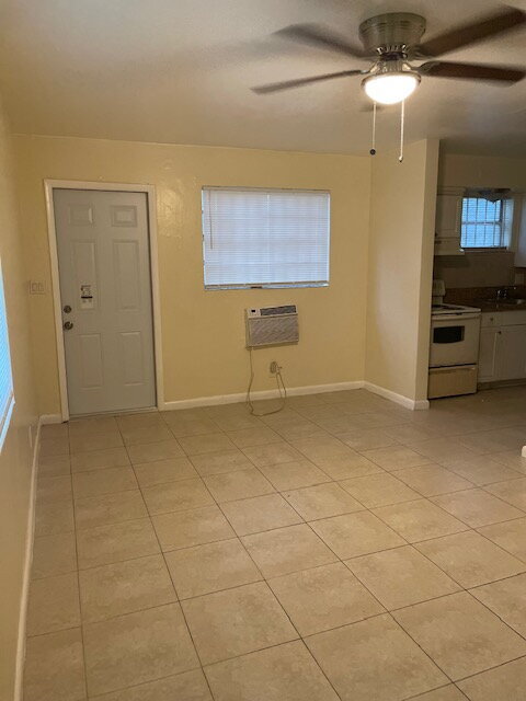 Foto del edificio - Spacious 1-Bedroom Home Offering Comfort a...