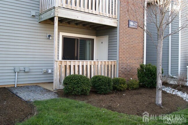 Foto del edificio - 1609 Ravens Crest Dr