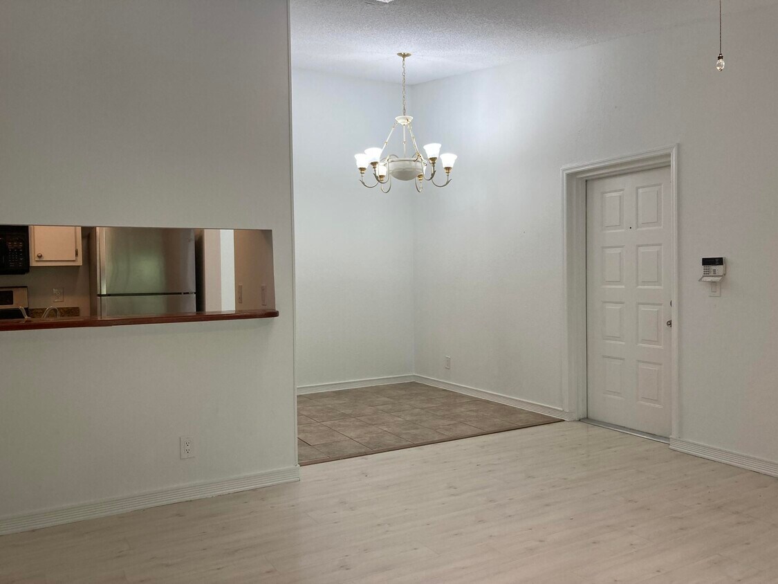 Primary Photo - 13791 Oneida Dr