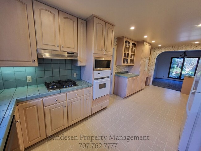 Building Photo - 460 Piezzi Ln