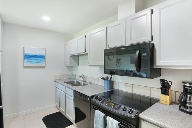 Building Photo - 3050 Rue D’Orleans