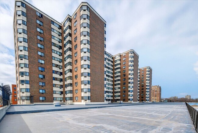 Foto del edificio - 7337 S South Shore Dr