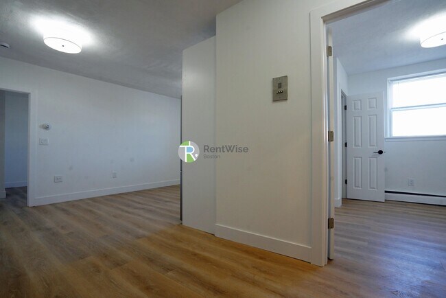 Building Photo - 740 E 7th St