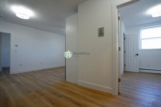 Building Photo - 740 E 7th St