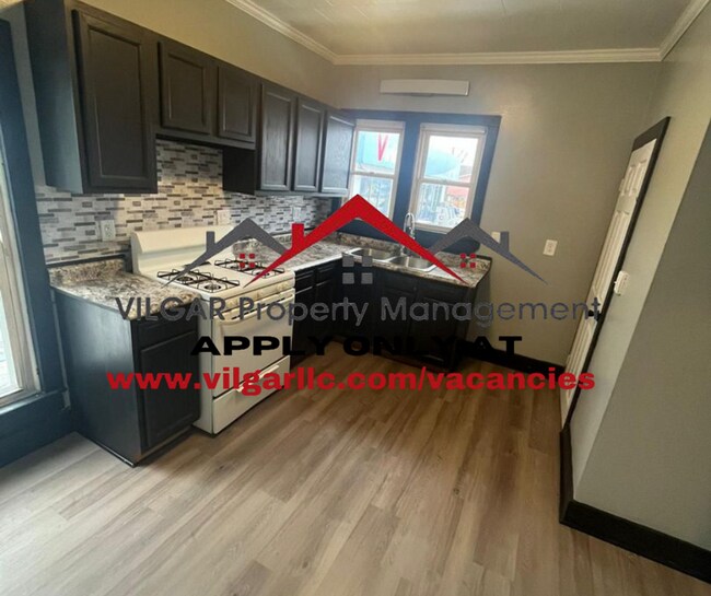 Building Photo - Cozy & Convenient 2 bedroom, 1 bathroom ho...